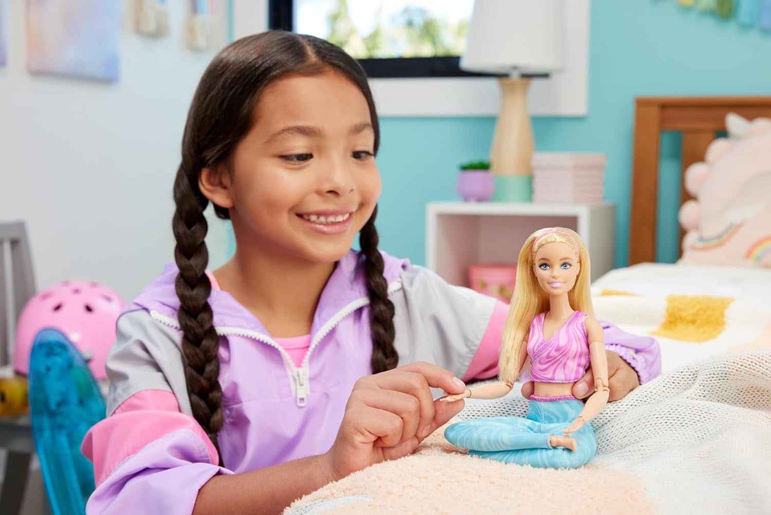 Lalka Barbie Made-to-Move z blond włosami, odpinaną różową sportową bluzką i niebieskimi spodniami do jogi, 22 stawy, HRH27, [wielokolorowe]
