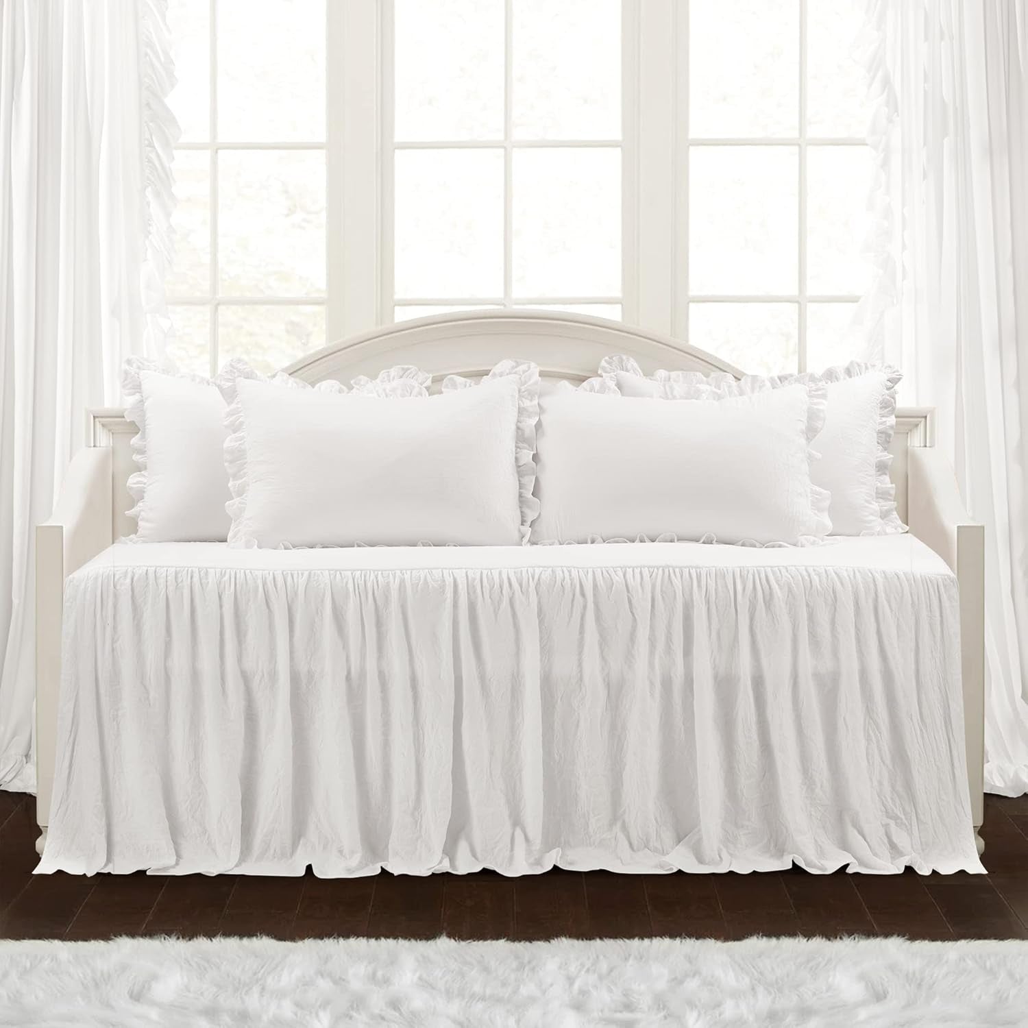 Zestaw pościeli ze spódnicą z falbanami Lush Decor 3-częściowy luksusowy zestaw pościeli do wiejskiego domu Eleganckie, urocze detale z falbanami Ponadczasowy styl i klasyczny design Miękki i lekki duży rozmiar Lush Decor Łóżka i kołdry Białe (podwójna kanapa)