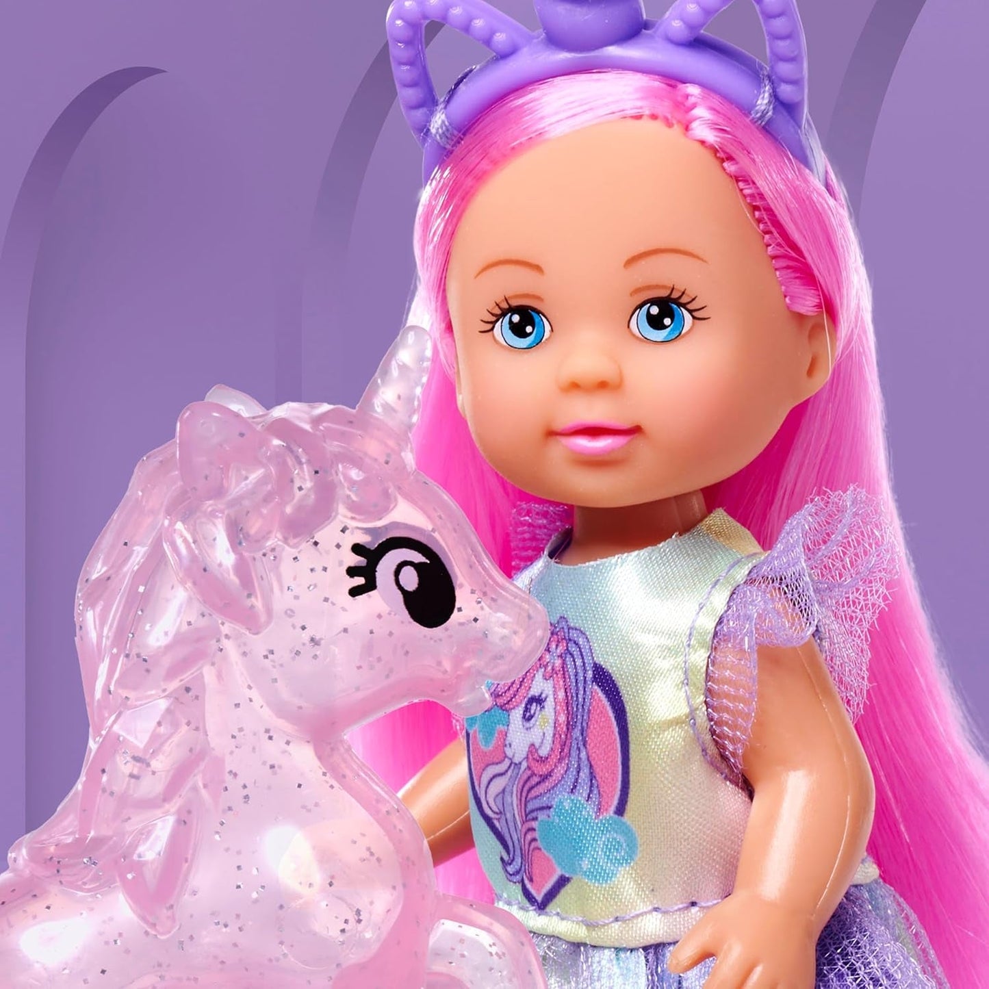 Lalka Simba Evi Love Unicorn Play, ubrana w uroczą sukienkę z jednorożcem i pasującą opaską na głowę, w tym jednorożec ze stajnią, jabłkami i butelką do picia, 12 cm, wiek 3+