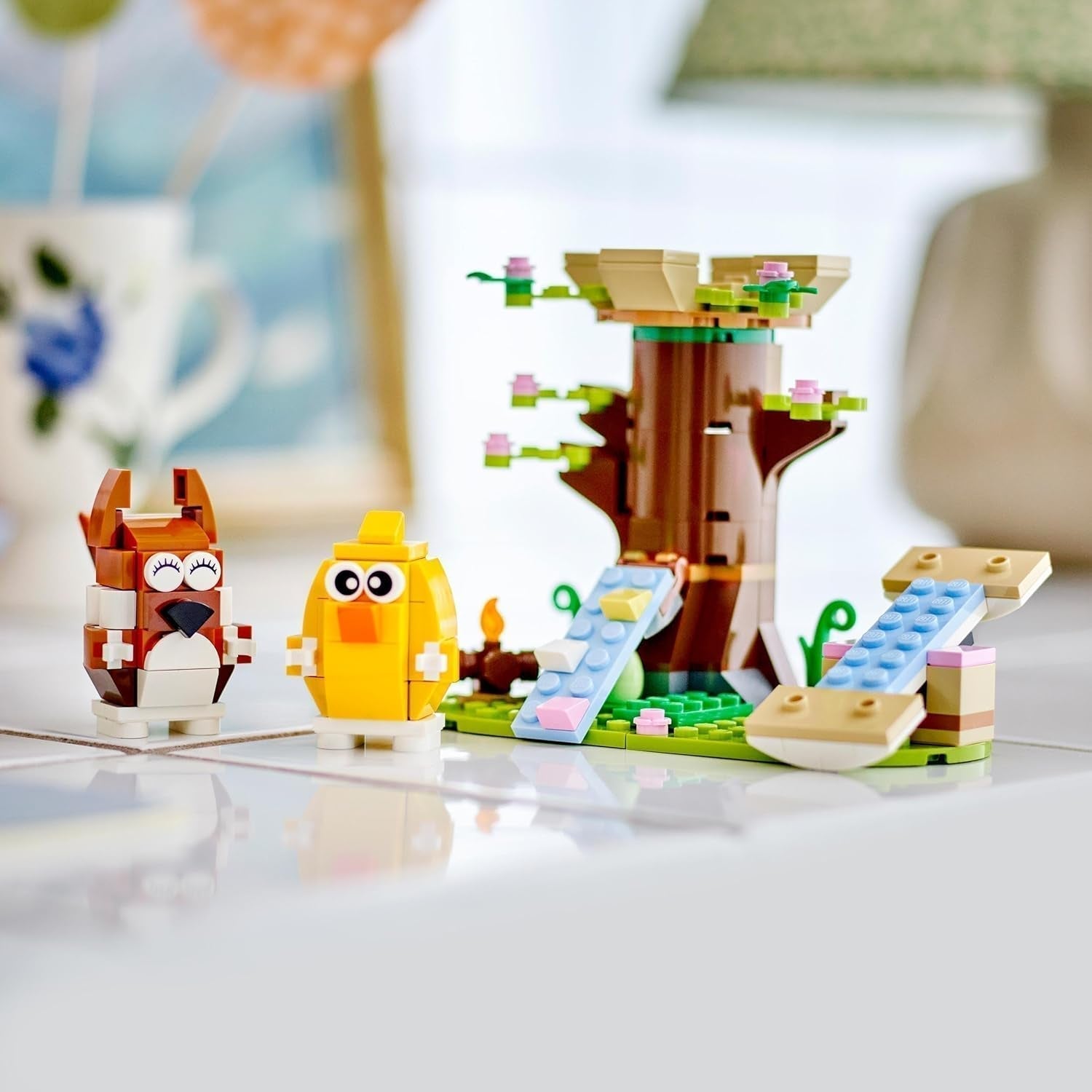 LEGO Wiosenny plac zabaw dla zwierząt, zestaw do budowania ptaków i wiewiórek, domek na drzewie dla dzieci, pomysł na prezent dla 8-letnich chłopców i dziewcząt, zestaw zwierząt, figurki zwierząt 40709 Zestawy do budowania Szukaj sklepu LEGO