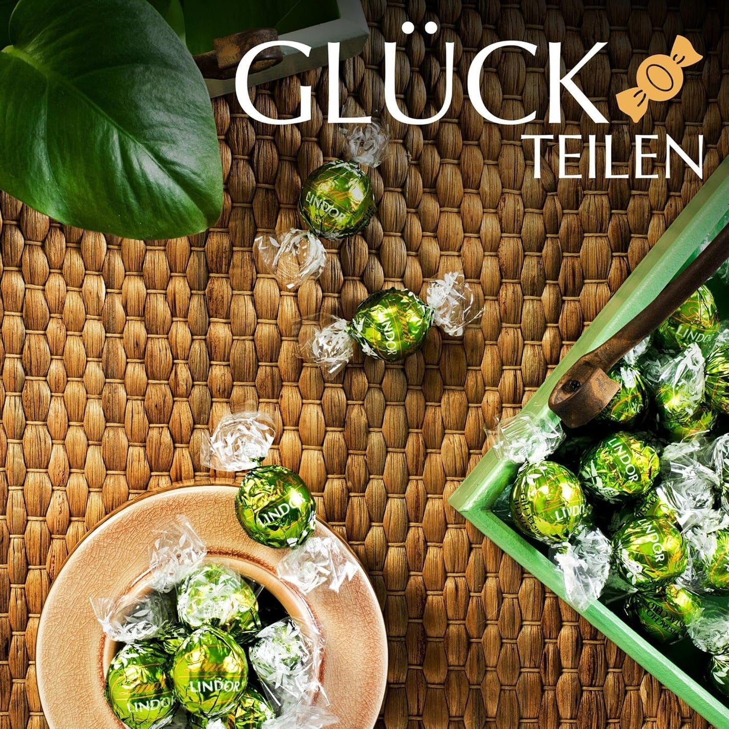 Lindt LINDOR Czekolada z pistacjami | 1 kg zamykana torebka | ok. 80 kulek z mlecznej czekolady z rozpływającym się w ustach kremem pistacjowym | Opakowanie zbiorcze, prezent pralinowy