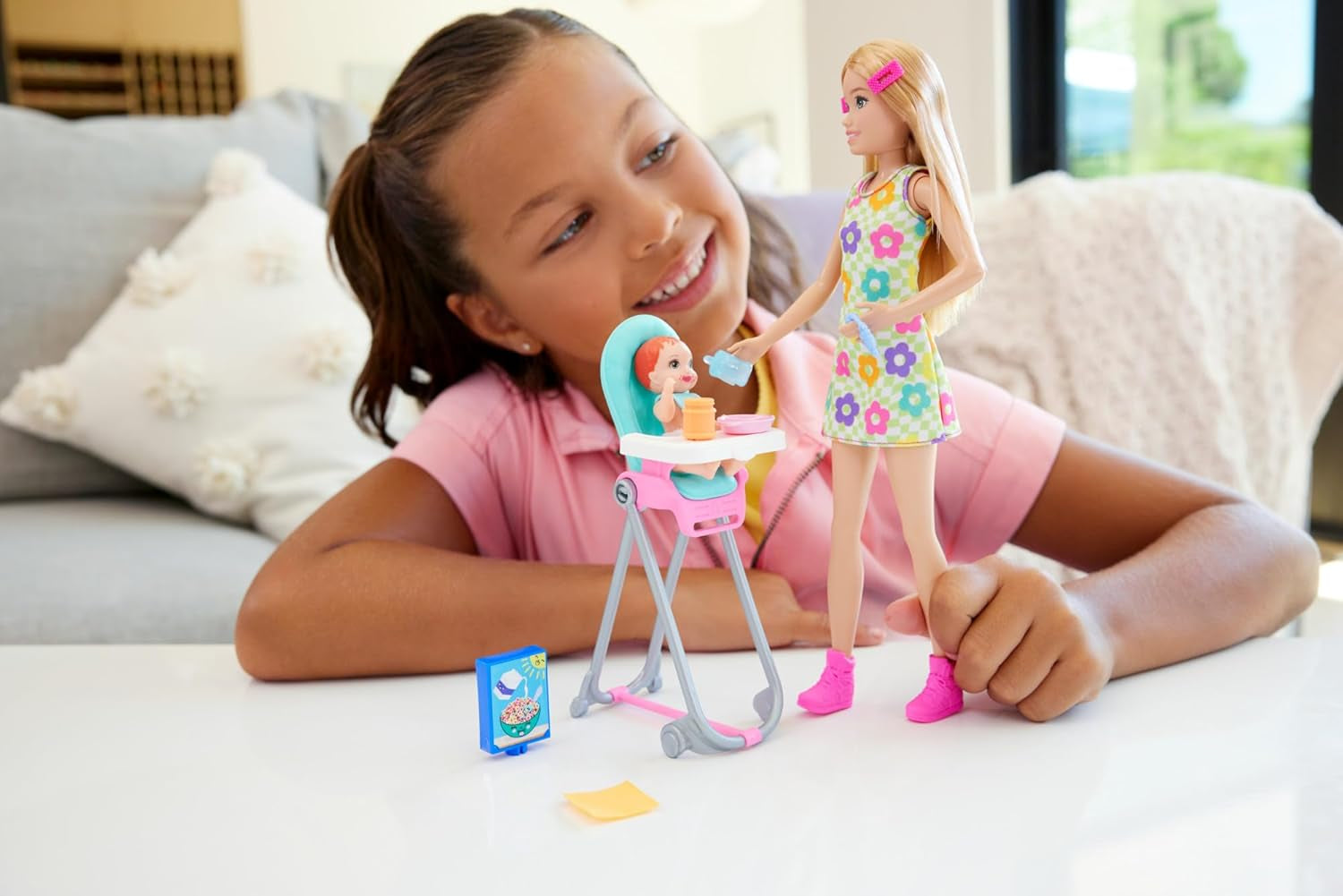 Barbie Skipper Lalka i akcesoria Zestaw do zabawy z jedzeniem Zestaw do opieki nad dziećmi Zabawka zmieniająca kolor HTK35