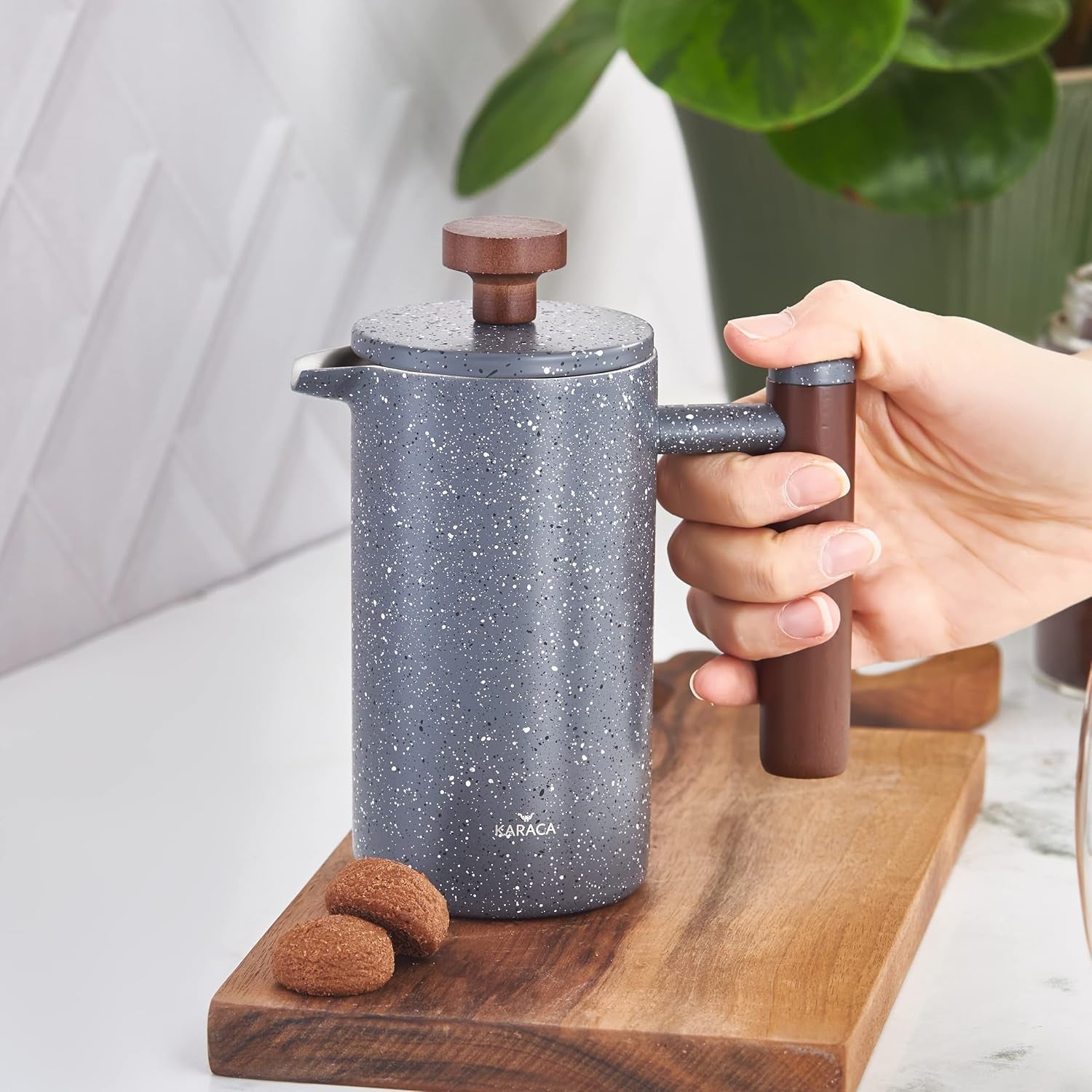 Prasa francuska z podwójnymi ściankami KARACA z uchwytem z kasztanowca - Izolowana prasa francuska do kawy - Ekspres do kawy Home Travel Camp - 350 ml - Ciemnoszary