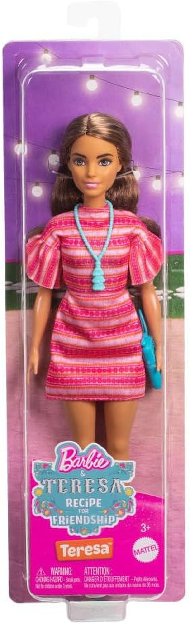 Barbie i Teresa Rezept für Freundschaft Teresa-Modepuppe z unverkennbarem Outfit zum An- und Ausziehen, z akcesoriami, w tym naszyjnikiem Einer, JCT02