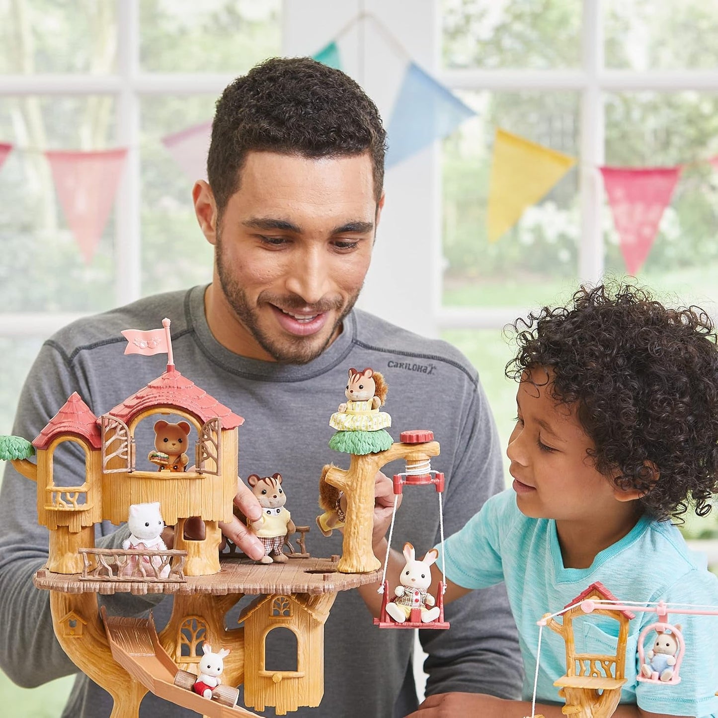 Sylvanian Families 5494 Domek na drzewie z przygodą — zestaw z domkiem dla lalek