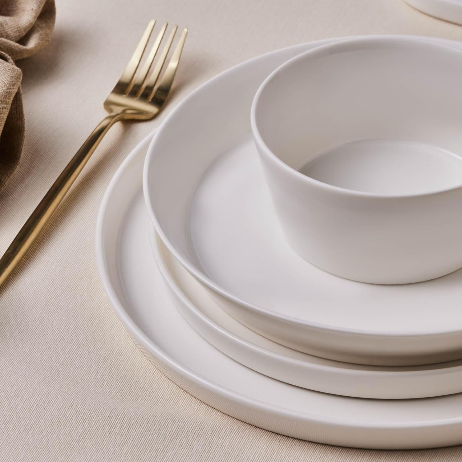 Zestaw obiadowy Karaca Stream Bone Bomo na 12 osób Elegancki zestaw talerzy kwadratowych Eleganckie zastawy stołowe z białej porcelany