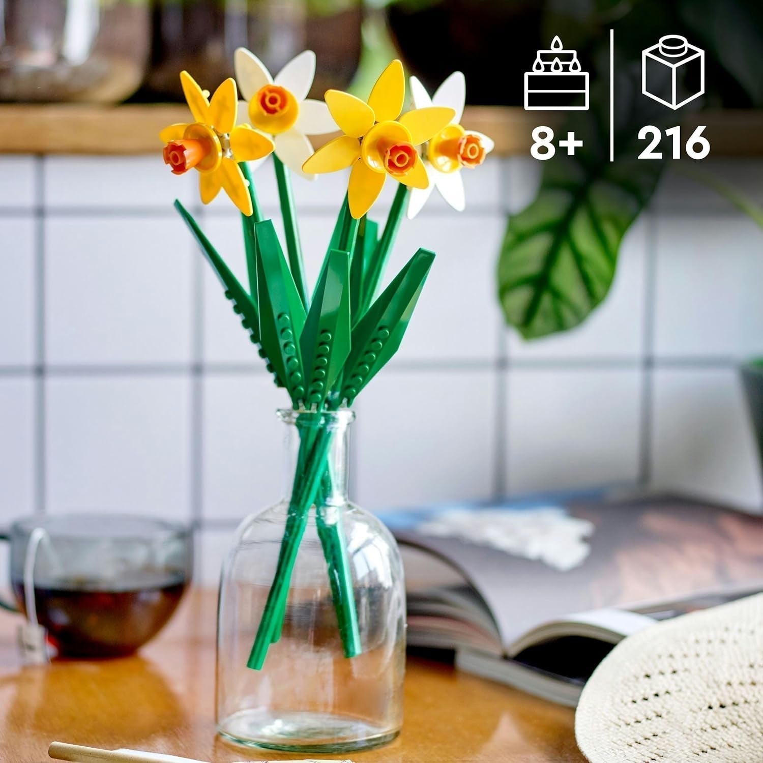 Żonkile LEGO Botanicals - Wielkanocne prezenty dla dziewcząt i chłopców - Sztuczne kwiaty dla dzieci - Bukiet kwiatów jako dekoracja pokoju lub biura - Prezent dla kobiet - 40747 Zestawy do budowania Besuche den LEGO-Store