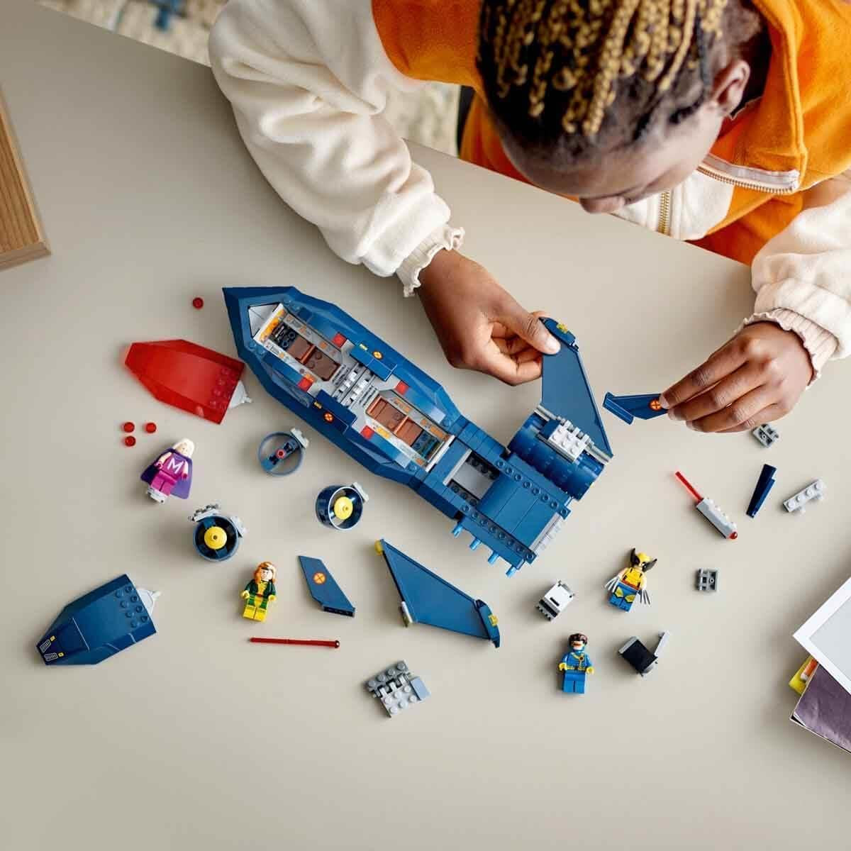LEGO Marvel X-Jet X-Men budują model samolotu z figurkami, w tym Wolverine'a i Rogue'a. Zabawka superbohatera dla dzieci na prezent dla chłopców i dziewcząt w wieku 8 lat 76281 Zestawy do budowania Beuche den LEGO-Store