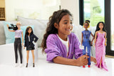 Barbie Berufe-Set z 4 Puppen i Zubehör, Frauen in der Filmbranche mit Studioleiterin, Regissseurin, Kamerafrau i Filmstar in Ausziehbaren Outfits, HRG54