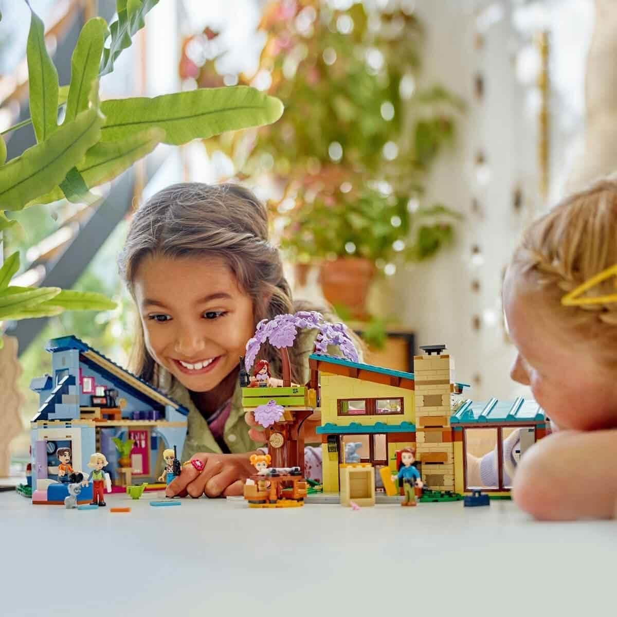 LEGO Friends Dom rodzinny Olly i Paisley, domek dla lalek z figurkami i akcesoriami, dwupiętrowy domek i domek na drzewie, kreatywny prezent dla dziewcząt i chłopców w wieku 7+ 42620 Zestawy do budowania Besuche w sklepie LEGO