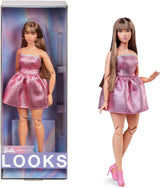 Lalka Barbie Looking, figurka kolekcjonerska nr. 24 z brązowymi włosami i nowoczesną modą Y2K, błyszcząca sukienka bez ramiączek i wysokie obcasy z odkrytymi palcami, domyślny tytuł HRM16 Naty Shop Dolls