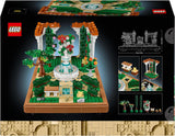 LEGO Icons Ogród fontann - Miniaturowy zestaw do budowania dla dorosłych z liśćmi, cyprysami, drzewami, winoroślą i kwiatami - Pomysł na kreatywny prezent urodzinowy, prezent na parapetówkę dla kobiet i mężczyzn - 10359 Zestawy do budowania Beuche den LEGO-Store