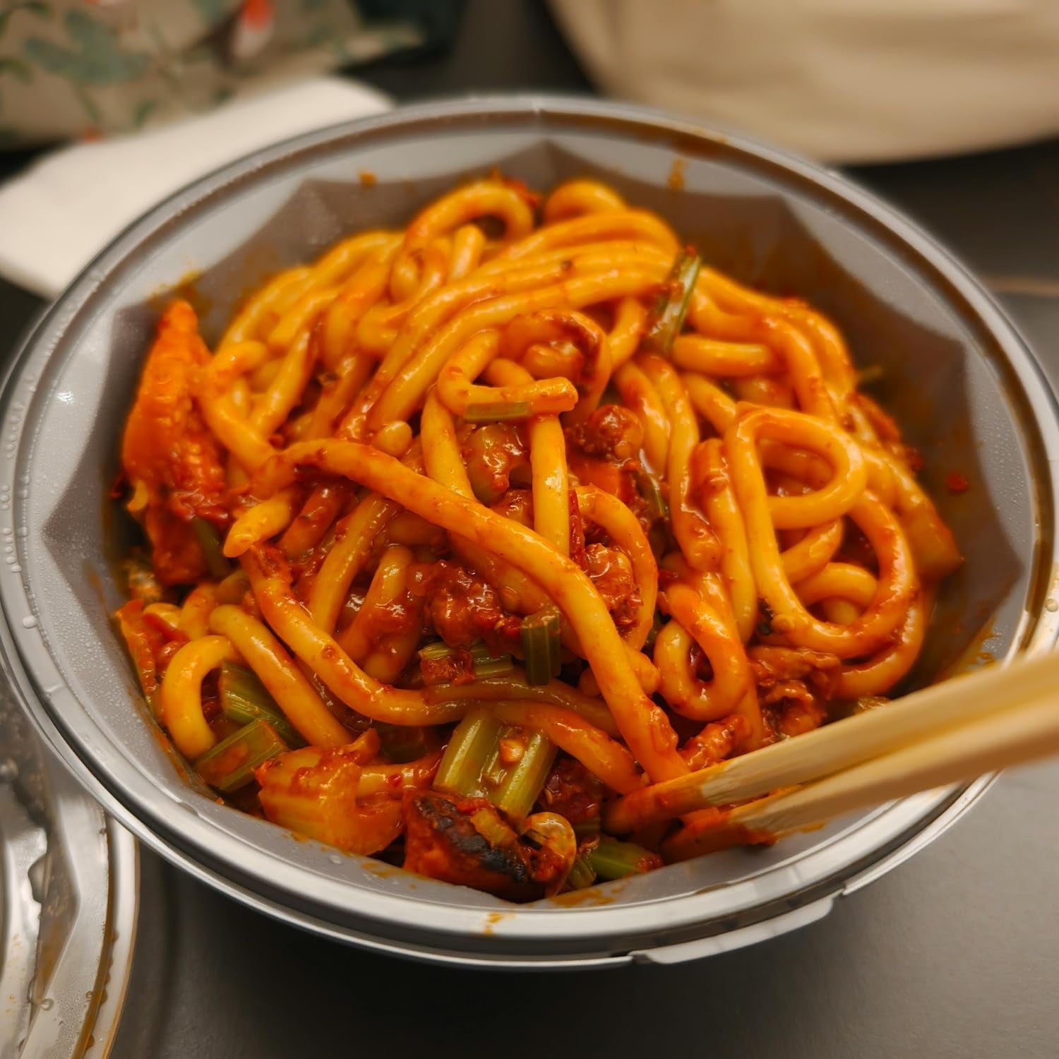 NONGSHIM - Makaron błyskawiczny czerwony pikantny - 6 X 120 GR - Opakowanie zbiorcze