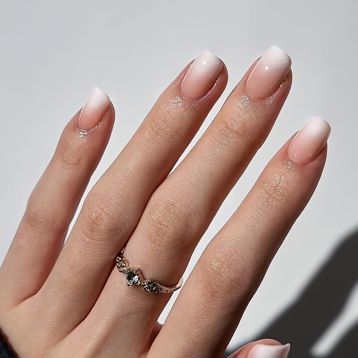 Zestaw samoprzylepnych sztucznych paznokci - Francuskie sztuczne paznokcie - 24 sztuki Krótkie kwadratowe wzory Białe różowe gradientowe sztuczne paznokcie Baleriny Manicure (krótki różowy gradient)