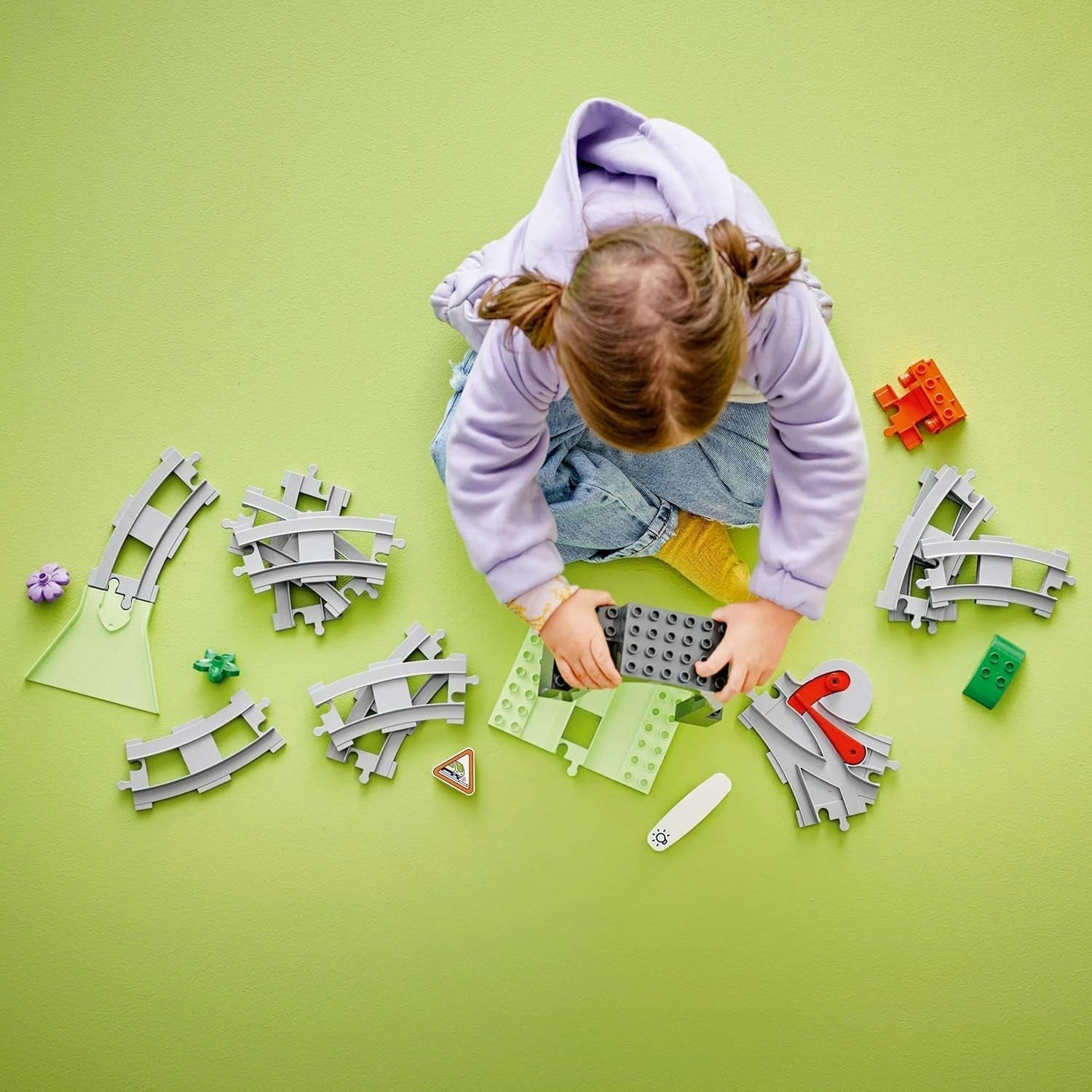 LEGO DUPLO Tunel i tory kolejowe — zestaw rozszerzający, prezent dla małych dzieci, zachęca do zręczności, zestaw dla fanów pojazdów od 2 lat, kreatywna zabawka edukacyjna 10425 Zestawy do budowania Besuche den LEGO-Store