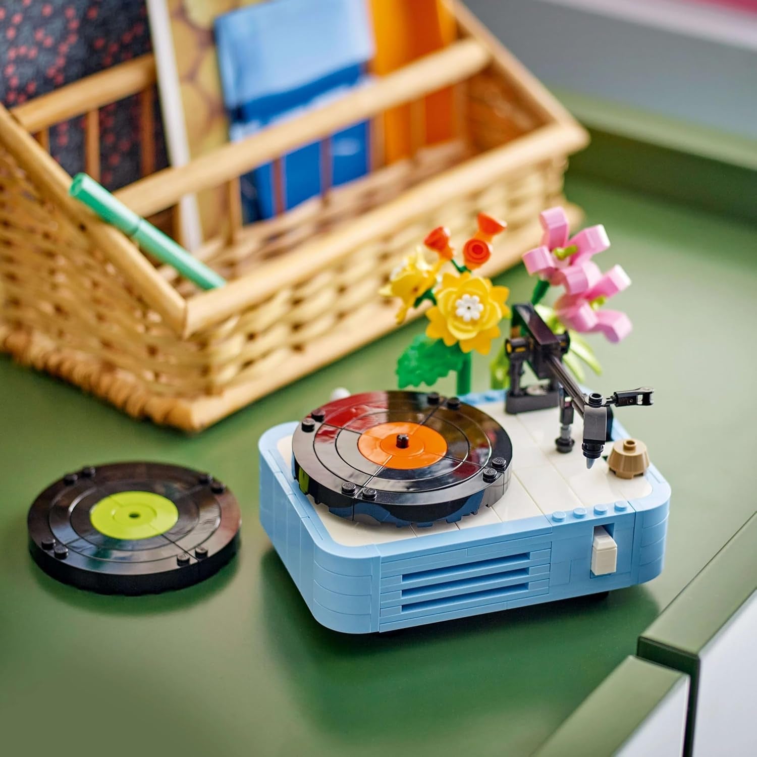 LEGO Creator Odtwarzacz płyt 3 w 1 z kwiatami - zabawka przekształcalna w radio lub mikrofon - zabawki muzyczne dla dzieci - kreatywny pomysł na prezent dla dziewcząt i chłopców od 8 lat 31172 Zestawy do budowania Besuche den LEGO-Store