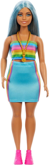 Lalka Barbie Fashionistas nr. 218 z długimi niebieskimi włosami, tęczową bluzką i turkusową spódnicą, lalka kolekcjonerska z okazji 65. rocznicy, HRH16