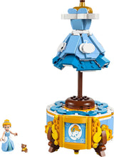 LEGO® Disney Sukienka Księżniczki Kopciuszka, zabawka dla chłopców i dziewcząt od 9 lat - zawiera wieszak na sukienkę, minilaleczkę Kopciuszka i figurkę myszy - Zestaw kreatywny 43266 Zestawy do budowania Beuche den LEGO-Store