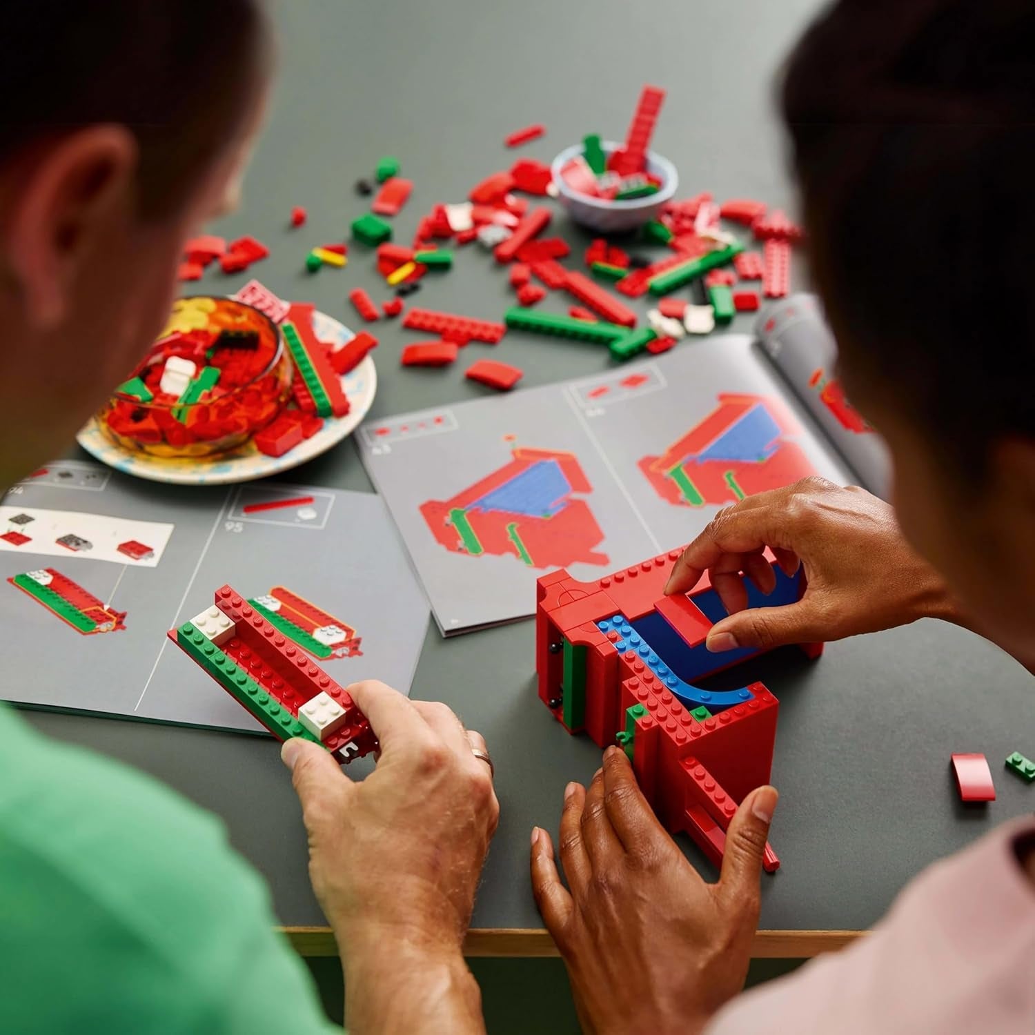 Zestaw LEGO Art Love do budowania dla dorosłych Dekoracja wnętrz Prezent na Walentynki i Dzień Matki dla kobiet i mężczyzn Twórcze zajęcia dla miłośników sztuki i projektowania 31214 Zestawy do budowania Besuche den LEGO-Store