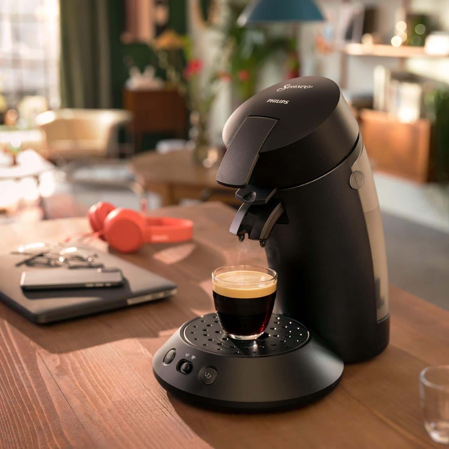 Ekspres na kapsułki PHILIPS Original Plus Eco, wybór intensywności kawy, technologia Coffee Boost, 80% plastiku pochodzącego z recyklingu*, 45% obniżone zużycie energii**, 2 filiżanki jednocześnie, kolor fortepianowej czerni (CSA210/22)