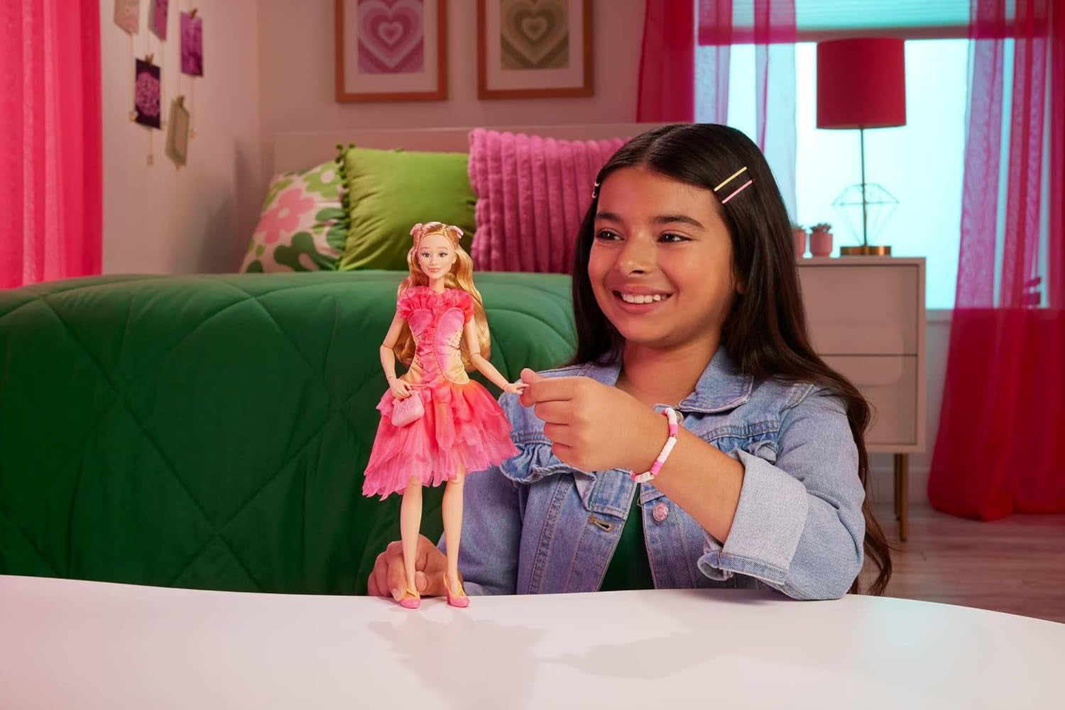 Mattel Wicked Glinda Fashion Doll i akcesoria z blond włosami, różnymi możliwymi pozami i odpinanym wyglądem sukni balowej, HXT63