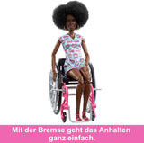 Barbie Fashionistki Czarne włosy Kolorowy kombinezon Rampa dla wózków inwalidzkich Wózek inwalidzki Lalka w zestawie Zabawka dla dzieci w wieku 3+ HJT14