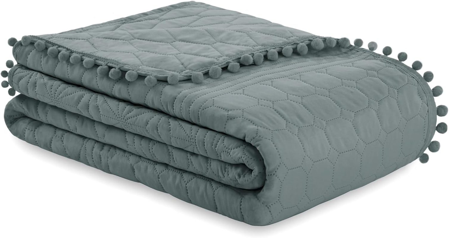 Ameliahome Narzuta z pomponami 220X240 cm Dwustronna narzuta Pikowanie ultradźwiękowe Poliester Meadore Grey Łóżka i koce Besuche den AmeliaHome-Store