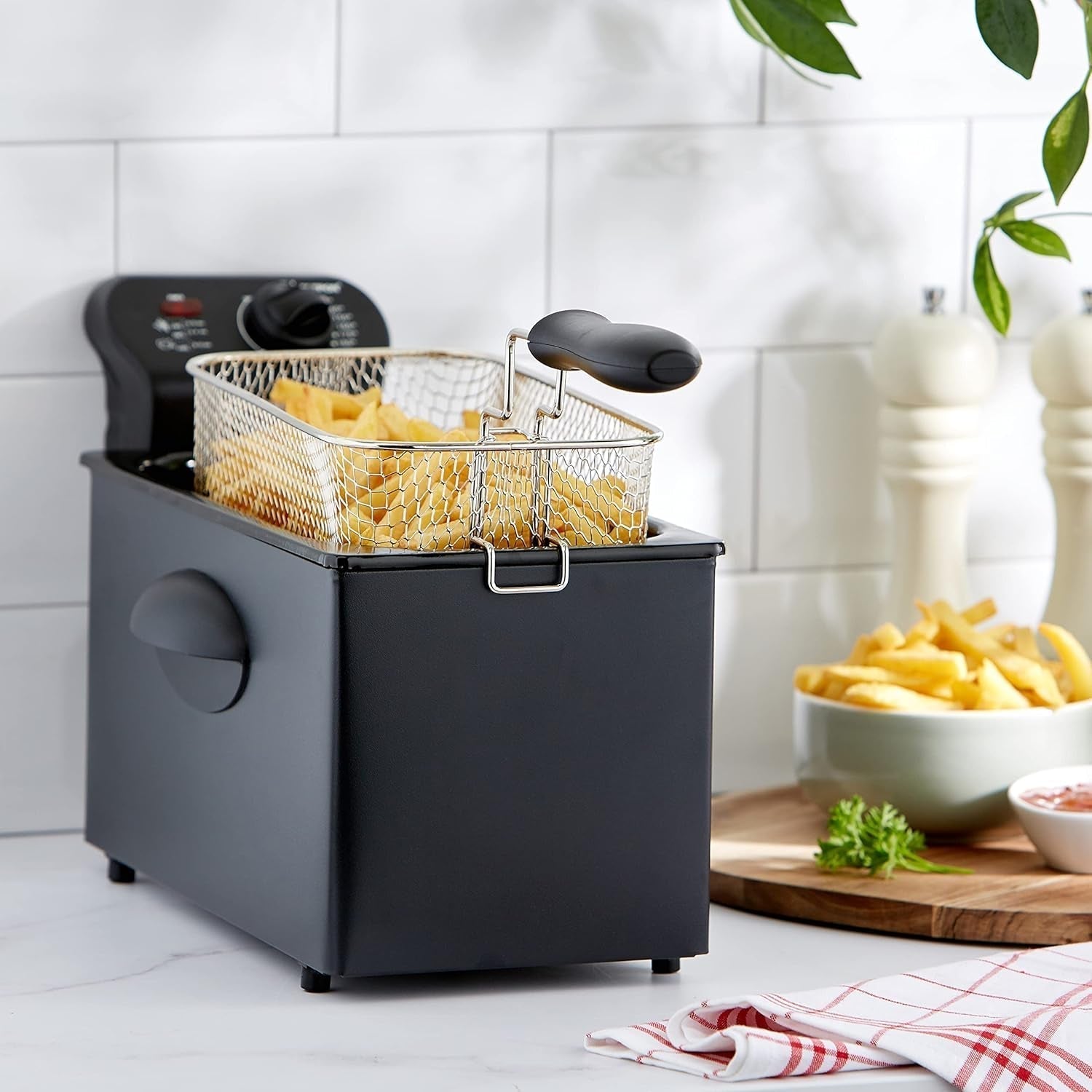 Frytkownica olejowa Bestron z technologią zimnej strefy, 3,5 litra, 2000 W Sprzęt AGD Naty Shop