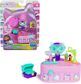 DREAMWORKS GABBY DOLLS HOUSE - zestaw mebli Meerkätzchen Bobble Kitty, figurka kota z meblami do domku dla lalek i akcesoriami, wiek: 3+