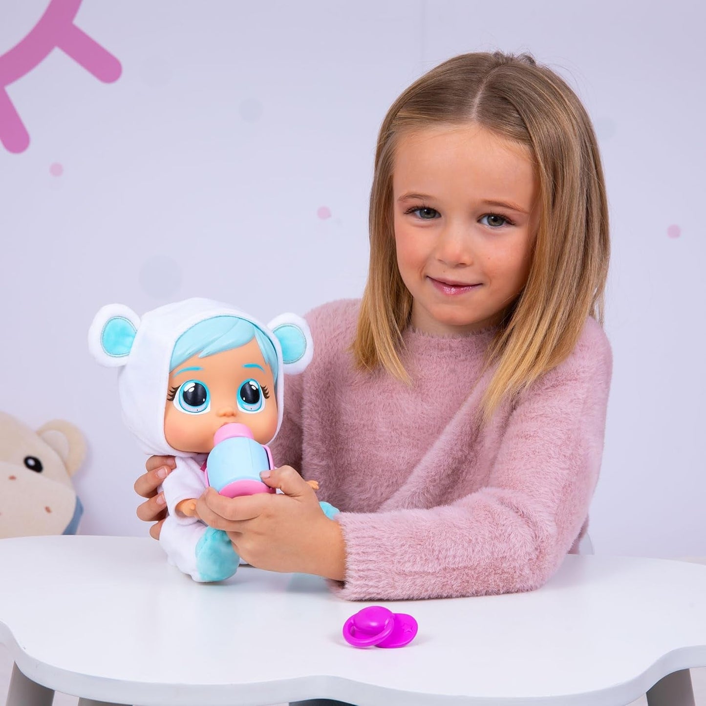 Cry Babies Loving Care Kristal Doll, Kristal Loving Care Baby Doll z 3 akcesoriami do zabawy w lekarza, opieki pielęgniarskiej, płaczu prawdziwymi łzami, zabawka dla 18-miesięcznego dziecka