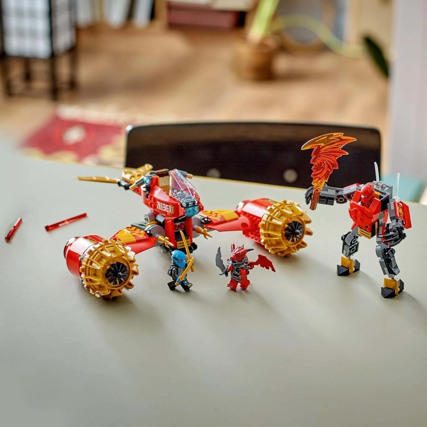 LEGO NINJAGO Mech Jeźdźca Burzy Kaia — Latający motocykl z trzema minifigurkami — Mech z ruchomą głową, rękami i nogami — Zabawka do budowania — Prezent dla chłopców i dziewcząt w wieku 7+ 71830 Zestawy do budowania Besuche den LEGO-Store