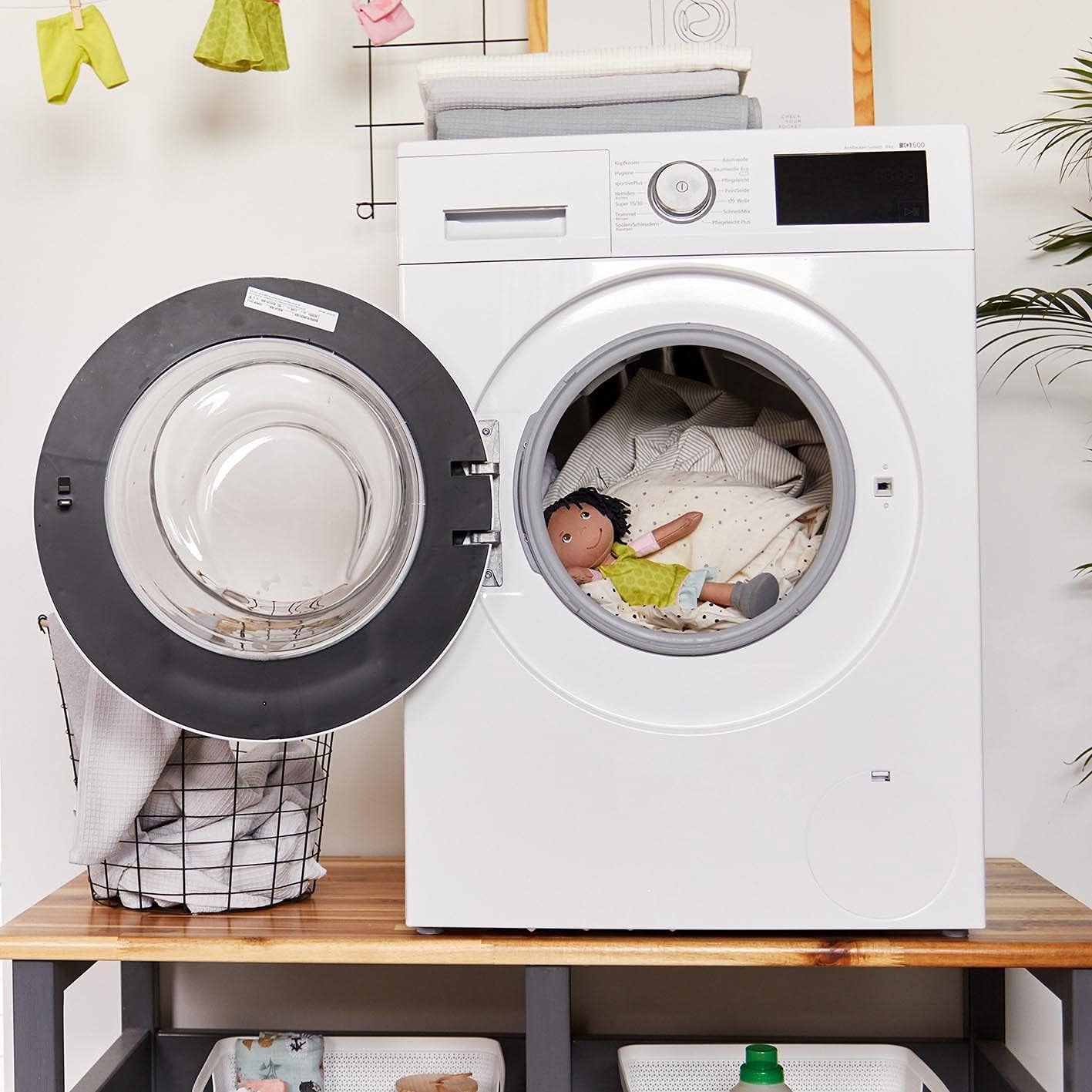 HABA 304576 - Lalka Cari, 30 cm, miękka i materiałowa lalka dla dzieci od 18 miesięcy, ze zdejmowanym ubrankiem i długimi włosami