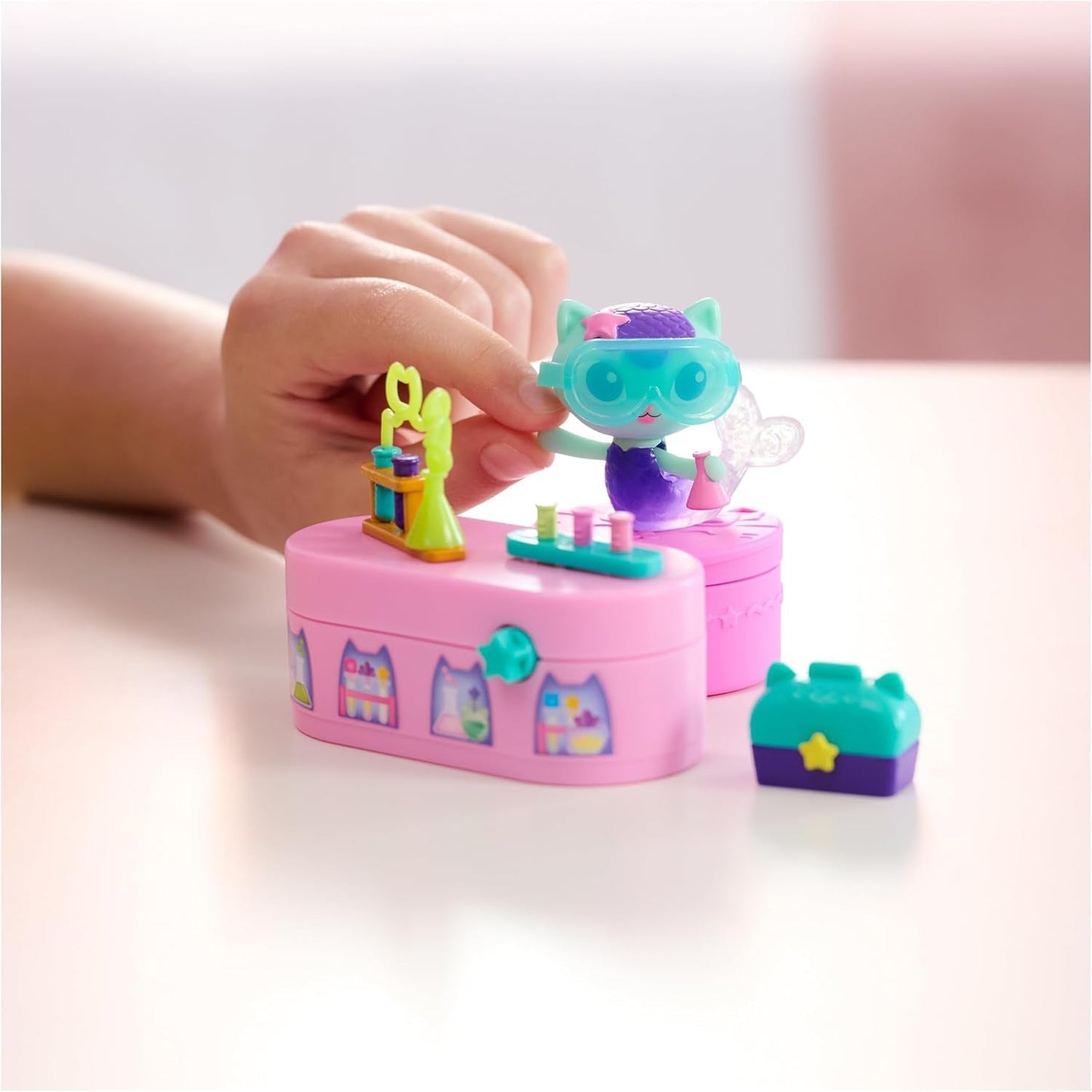 Domek dla lalek Gabby™S, zestaw mebli Bobble Kitty z surykatkami Figurka kota z meblami i akcesoriami do domku dla lalek, domki dla lalek w wieku od 3 lat Sklep Naty