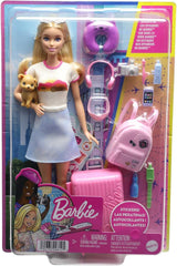 Lalka Barbie, podróżna Barbie z blond włosami, ponad 10 akcesoriów podróżnych, naklejki, walizka, szczeniak, w zestawie 1 lalka, prezent dla dzieci, zabawka w wieku 3+, HJY18