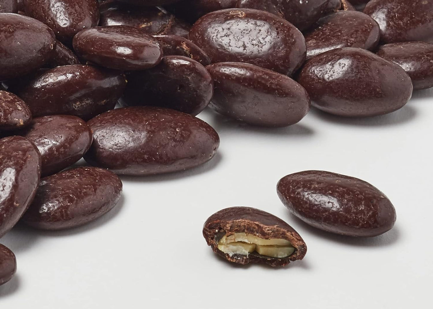 Landgarten Organiczne pestki dyni w ciemnej czekoladzie - Wegańska przekąska czekoladowa z pieczonymi pestkami dyni - źródło magnezu - 1 x 50g