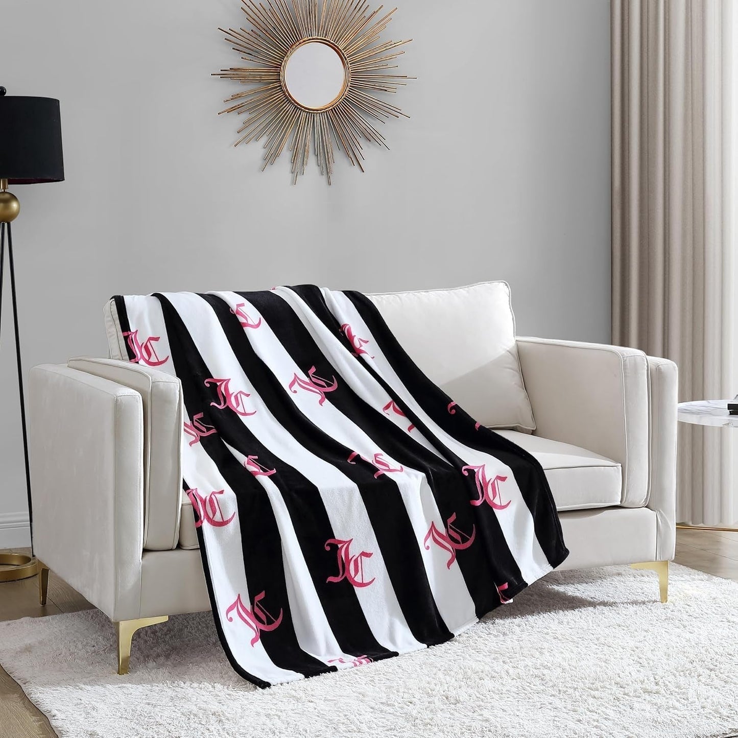 Pluszowy koc Juicy Couture Cabana, 127,7 x 178,8 cm, luksusowy pluszowy koc z mikrofibry zapewniający maksymalny komfort i przytulne ciepło Łóżka i koce Juicy Couture Czarny 50"X70"