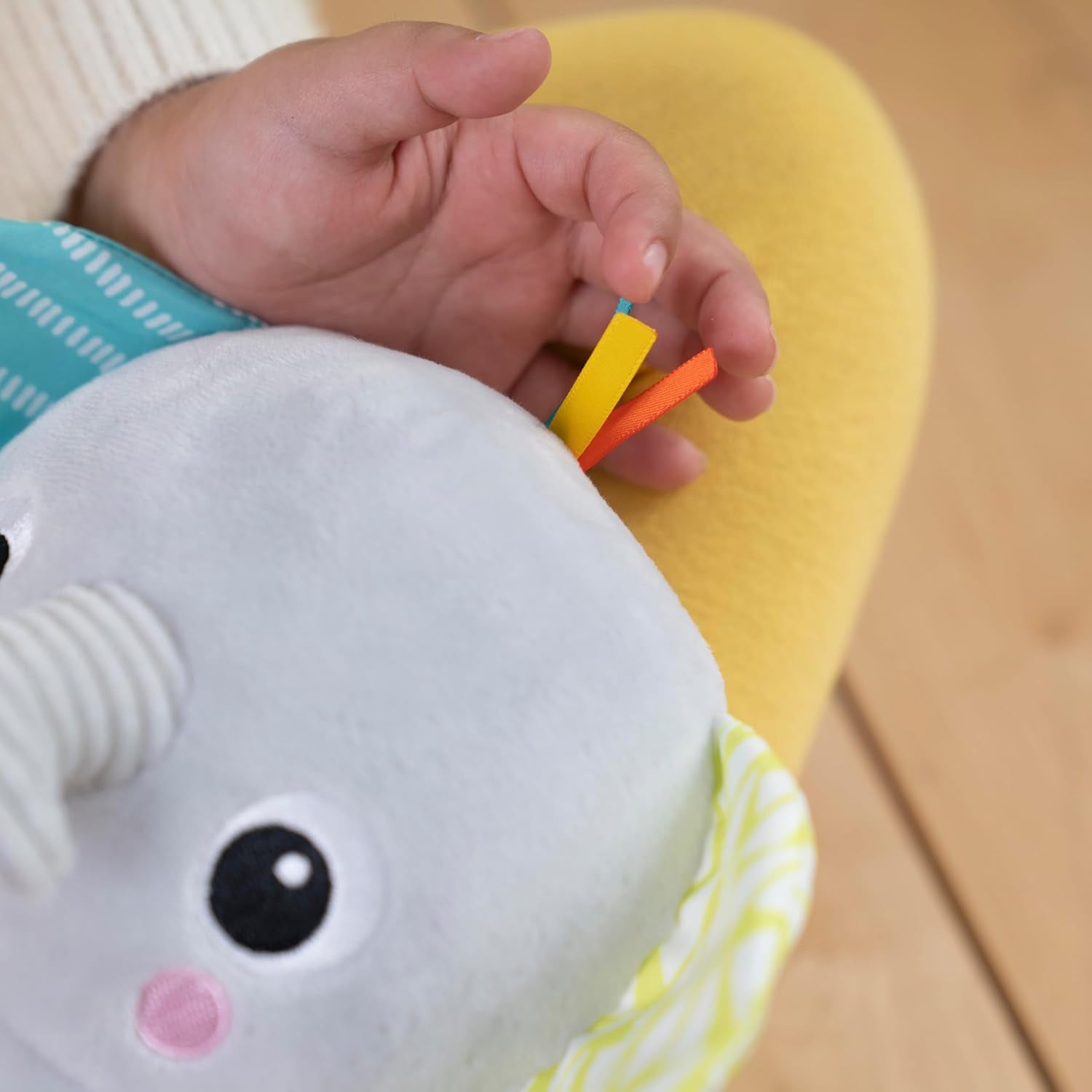 Bright Starts, słoniątko do przytulania ze światełkami, piosenkami, różnymi teksturami i nie tylko, wielokolorowe zabawki Bebe Naty Shop