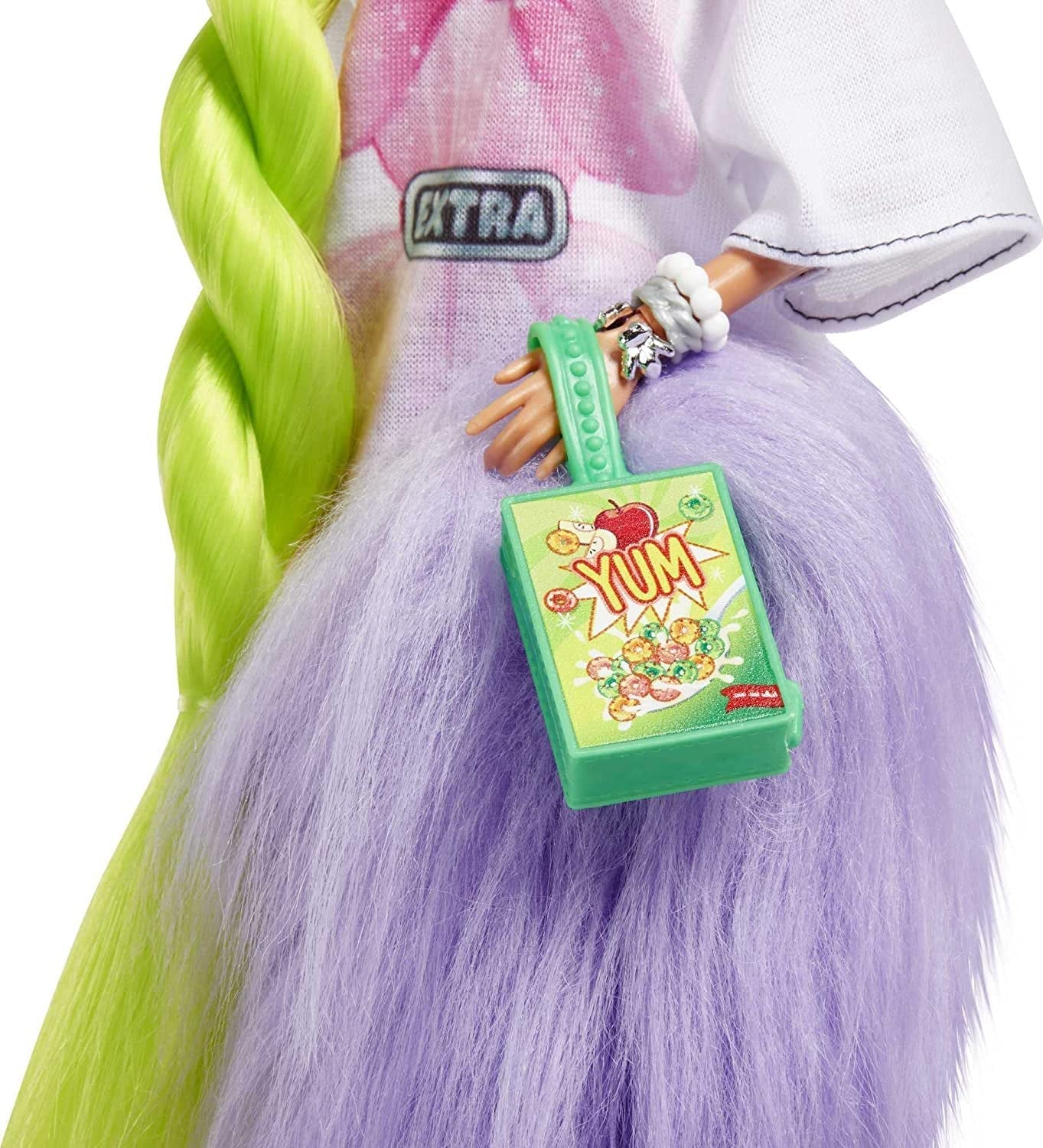 Barbie HDJ44 – dodatkowa lalka nr 11 w oversize'owej koszulce i leginsach z papugą, bardzo długimi neonowymi zielonymi włosami i akcesoriami, elastycznymi stawami, zabawką prezentową dla dzieci w wieku 3+ Naty Shop Dolls