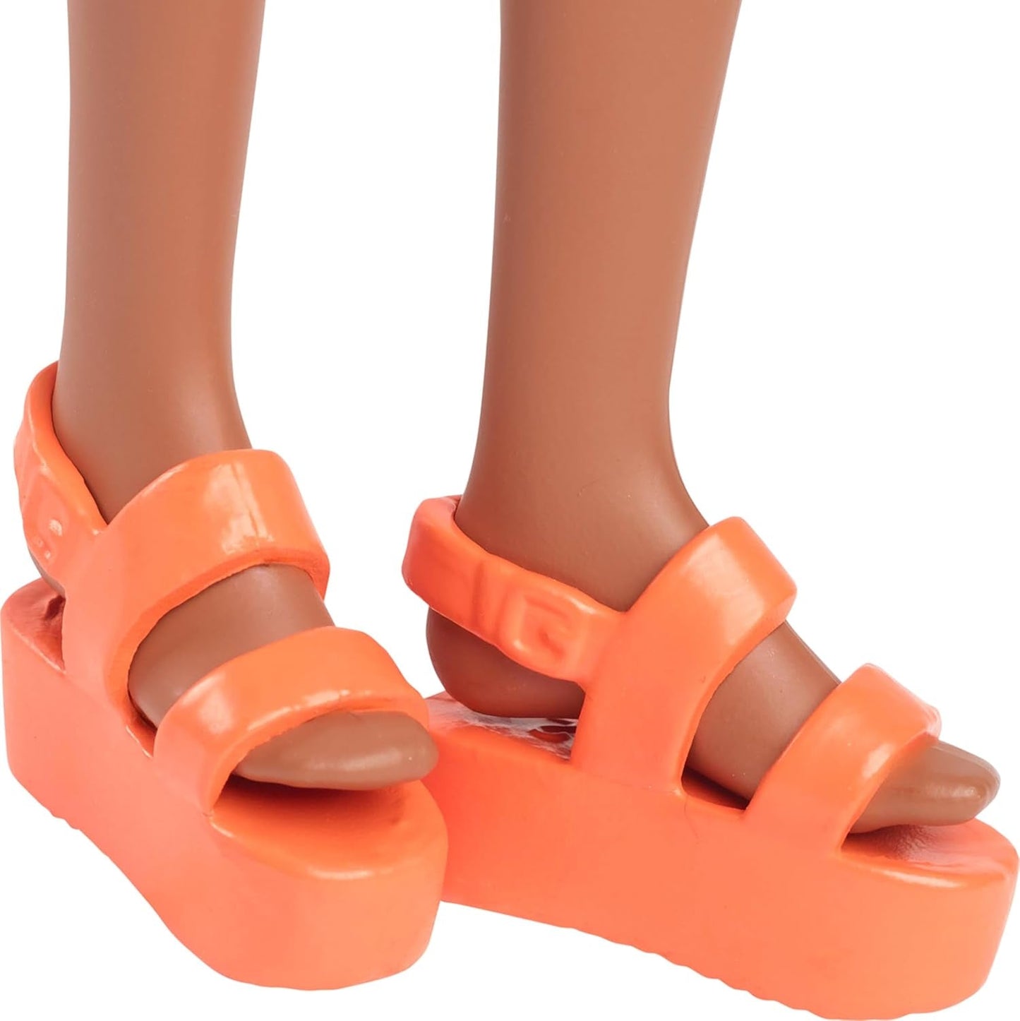 Lalka Barbie Fashionistas nr. 233 z czarnymi włosami, pomarańczową kraciastą sukienką z różowymi kwiatami, naszyjnikiem i sandałami, HYT91