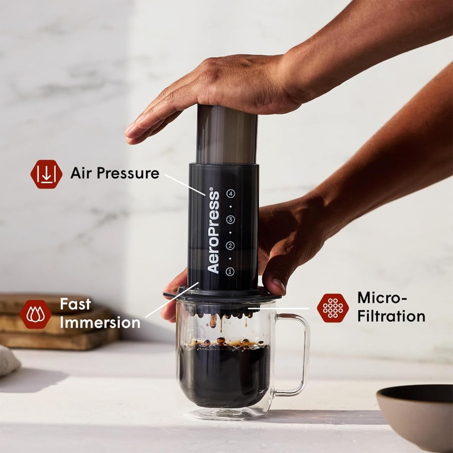 Oryginalny ekspres do kawy i espresso AeroPress, Przenośny ekspres do kawy na poziomie baristy z komorą, tłokiem i filtrami, Szybki ekspres do kawy i espresso