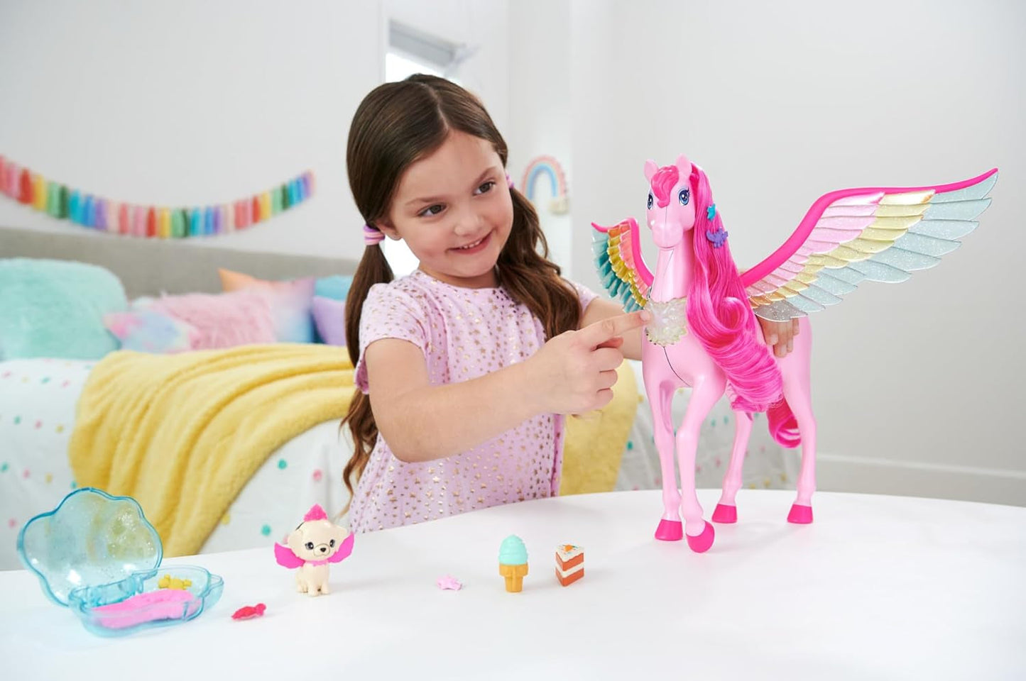 Barbie Ukryty Magiczny Pegaz - interaktywna zabawka ze światłami i dźwiękami, 10 akcesoriów, tęczowe skrzydełka, dla dzieci od 3 lat, HLC41 Naty Shop Dolls