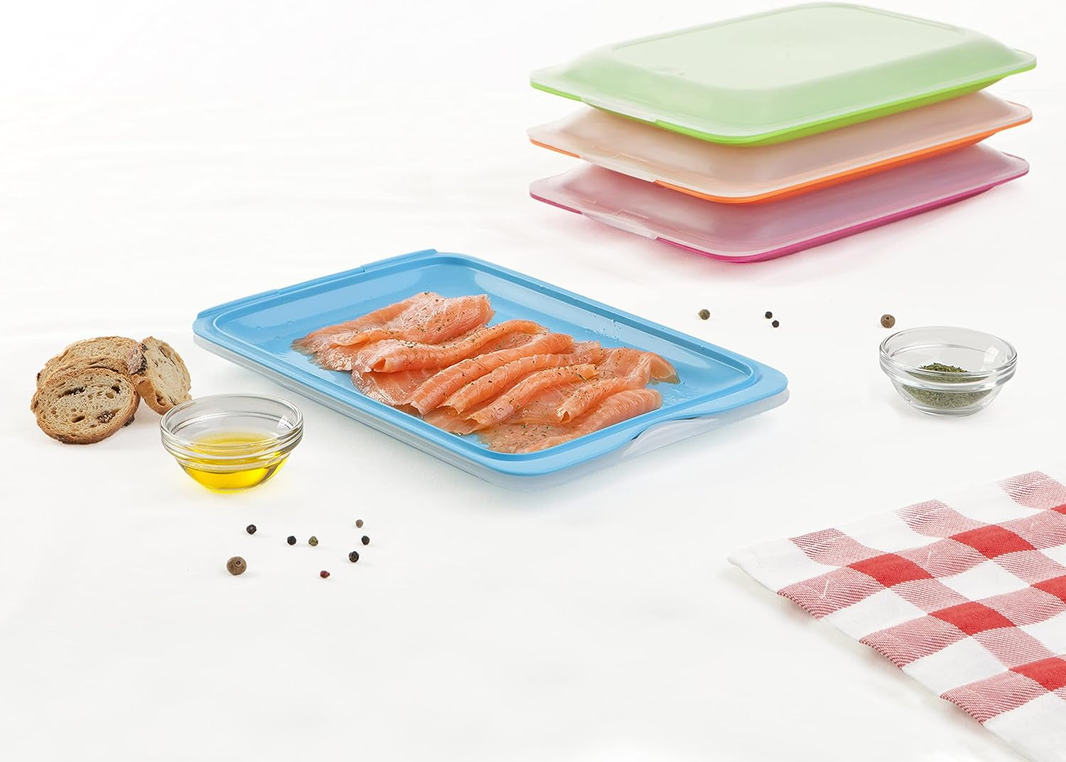 Zestaw 4 szt. krajalnic TATAY Fresh, bez BPA, wielokrotnego użytku, z możliwością układania w stosy, można myć w zmywarce i MWO, losowe kolory. Pudełka do przechowywania żywności firmy Naty Shop o wymiarach 17 cm x 3,2 cm x 25,2 cm