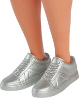 Lalka Ken Barbie Fashionistas nr. 236 z czarnymi włosami, turkusowym podkoszulkiem w kolorze ombré, dżinsowymi spodenkami i srebrnymi tenisówkami, HYV00