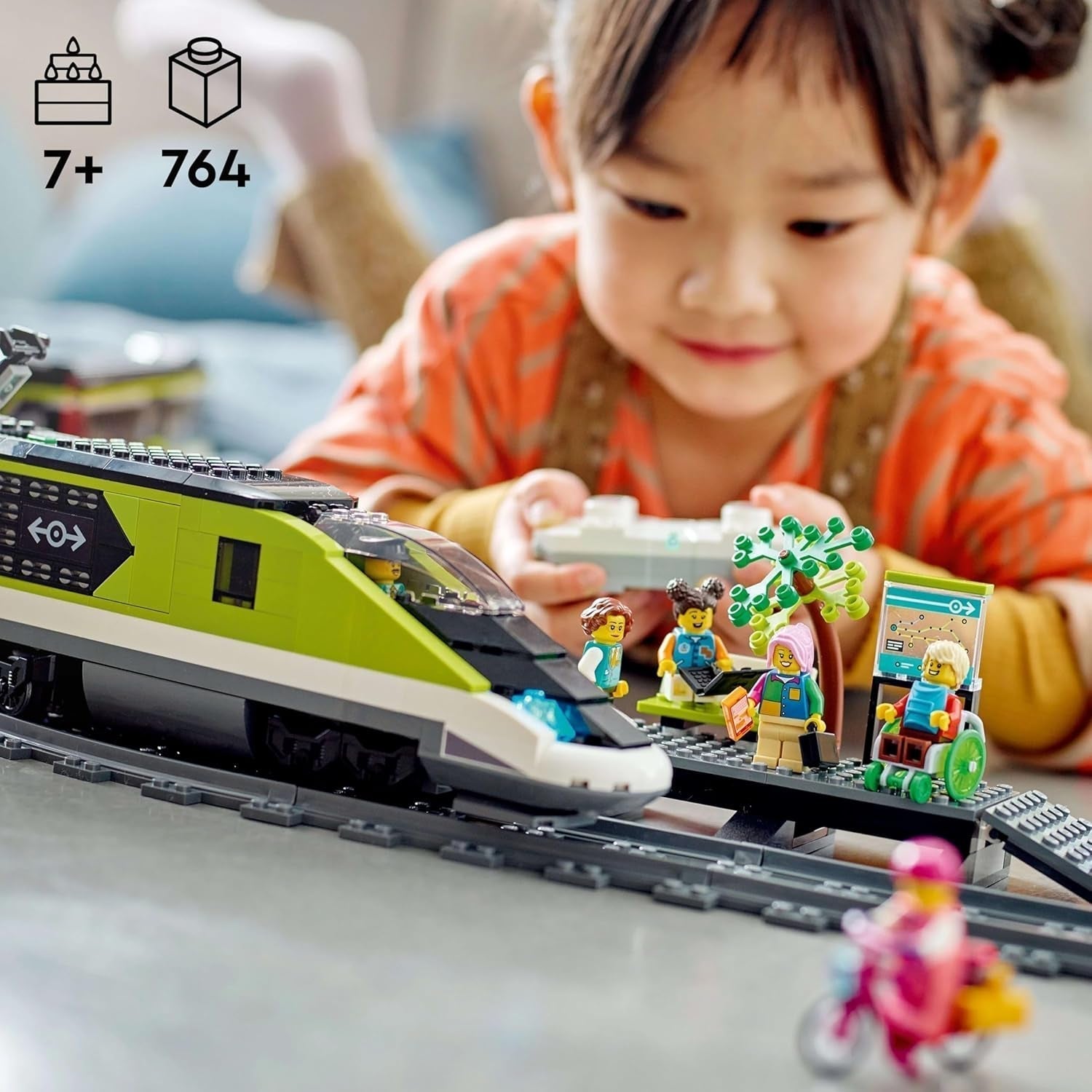 LEGO City Ekspres pasażerski, zestaw zdalnie sterowanych pociągów, zabawka kolejowa z reflektorami, 2 wagony i 24 elementy torów, prezent dla dzieci, chłopców i dziewcząt 60337 Zestawy do budowania Kup w sklepie LEGO