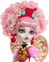 Straszna lalka Monster High Sweet Birthday Cupid Asteria w różowej i czerwonej sukience imprezowej z akcesoriami tematycznymi, takimi jak zaproszenie, balon, prezent i nie tylko, JBG77