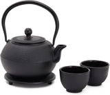 Japoński zestaw do herbaty Juvale z żeliwnym czajnikiem (1200 ml), spodkiem i 2 filiżankami, zestaw do herbaty w stylu Tetsubin, czarny