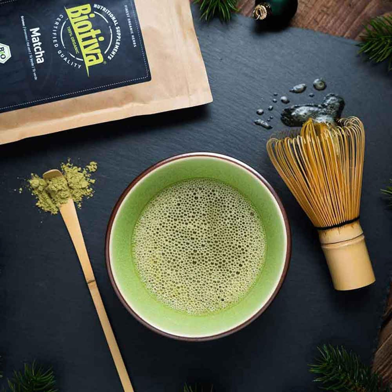 Organiczna herbata Matcha 100g - Oryginalna Matcha w proszku - Herbaciane koktajle Latte - Najwyższej jakości organiczna Matcha z Japonii - Butelkowana i kontrolowana w Niemczech - Biotiva