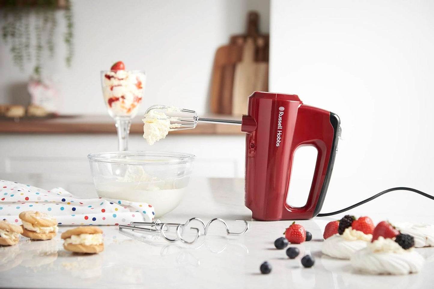 Mikser ręczny Russell Hobbs [Handrührgerät] Desire Rot (5 Geschwindigkeitsstufen+Turbofunktion, 2 Spülmaschinengeeignete Rührbesen & Knethaken, Auswurftaste, Aufrechte Parkposition) Handrührer 24670-56 Kitchen Naty Shop