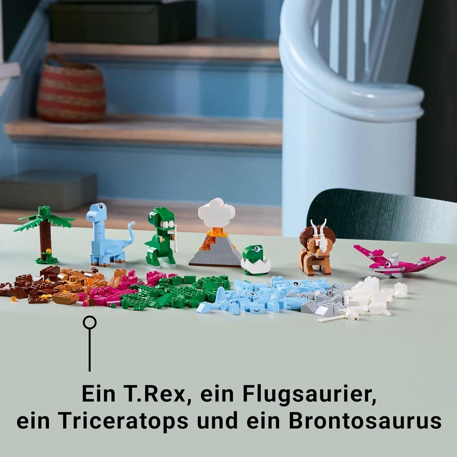 Zestaw LEGO Classic do budowania kreatywnych dinozaurów z modelami zwierząt i figurkami wykonanymi z klocków, pomysłowa zabawa, prezent dla chłopców i dziewcząt w wieku 5 lat, w tym T.Rex i Triceratops 11041 Zestawy do budowania Besuche den LEGO-Store