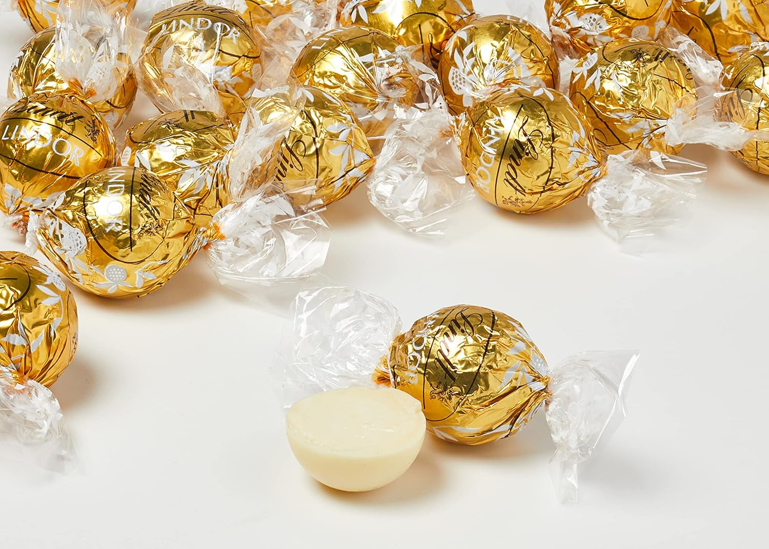 Kulki Lindt z białej czekolady LINDOR | Worek 137g | Około. 10 kulek z białej czekolady z rozpływającym się w ustach nadzieniem | Czekoladowy zestaw upominkowy | Zestaw upominkowy z czekoladą (2 sztuki)